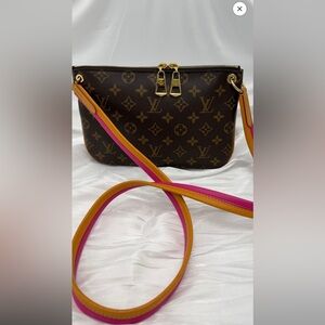 EUC  Louis Vuitton Monogram Lorette Crossbody with COA code GI2197